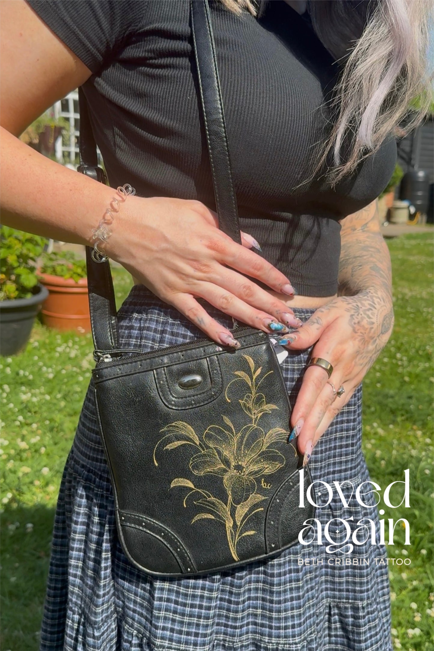 Black bag with Anemone design