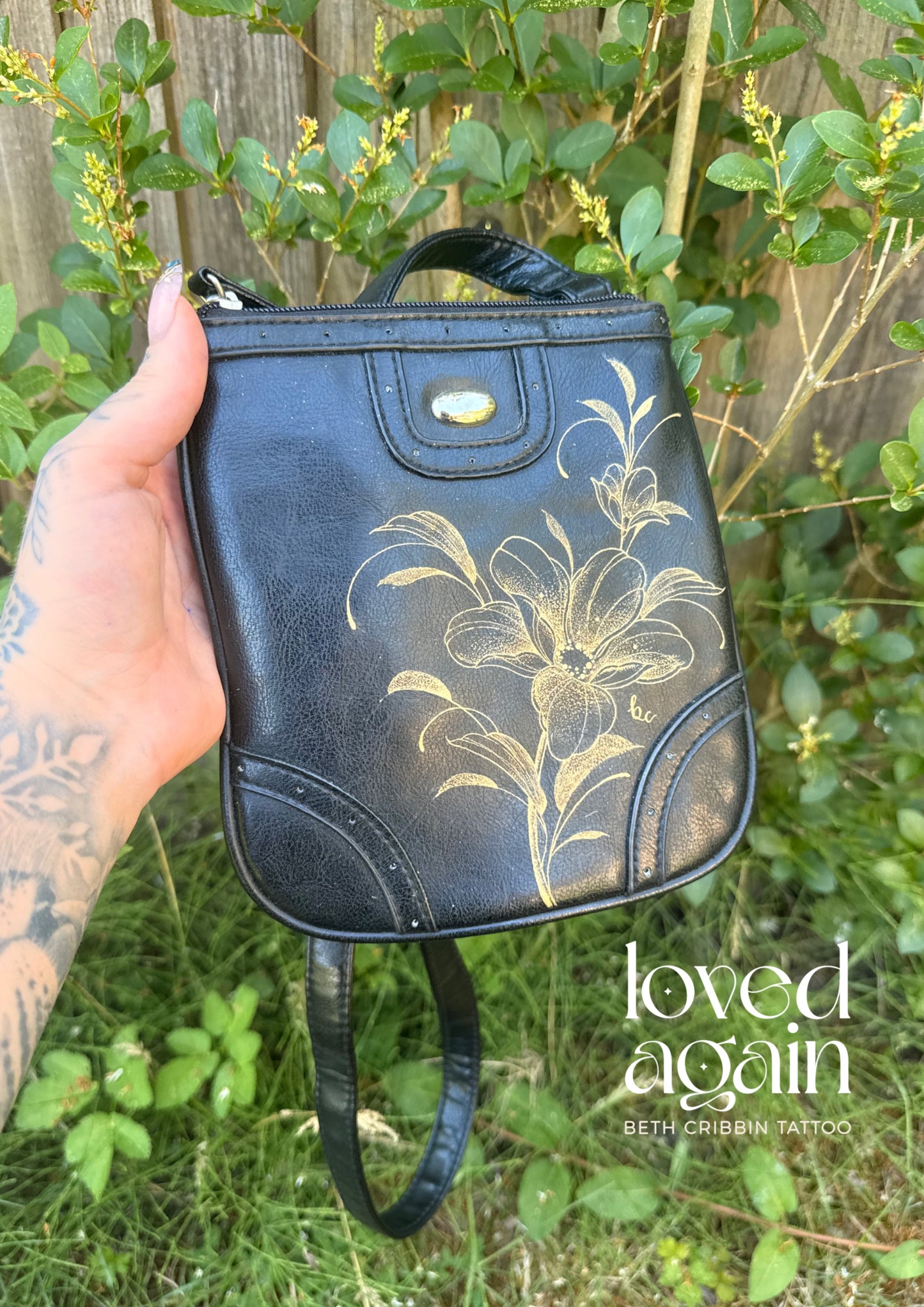 Black bag with Anemone design
